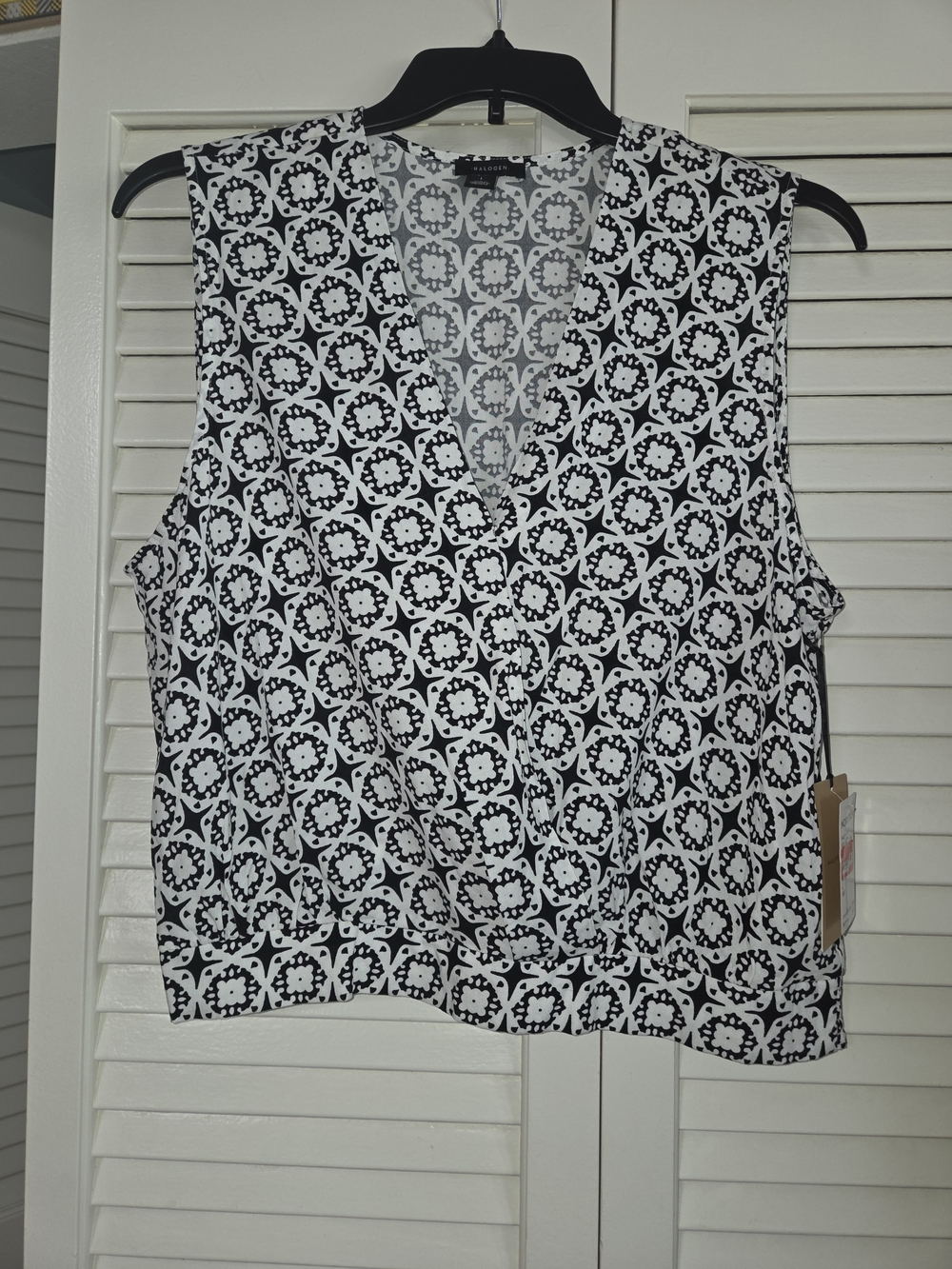 Halogen Sleeveless Black & White Geometric Wrap Top - Women
